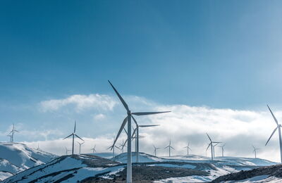 Windpark im Winterlandschaft