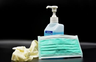 Desinfektionsmittel und Maske